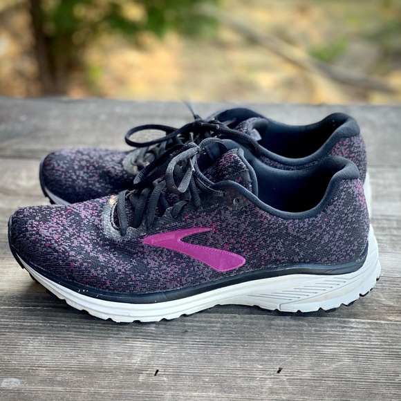 Women’s Brooks Revel 4 Sneakers size 9.5 Medium - Picture 3 of 7